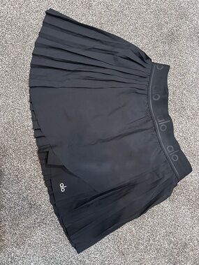 ALO Yoga Black Pleated Tennis Skirt with Logo Waistband